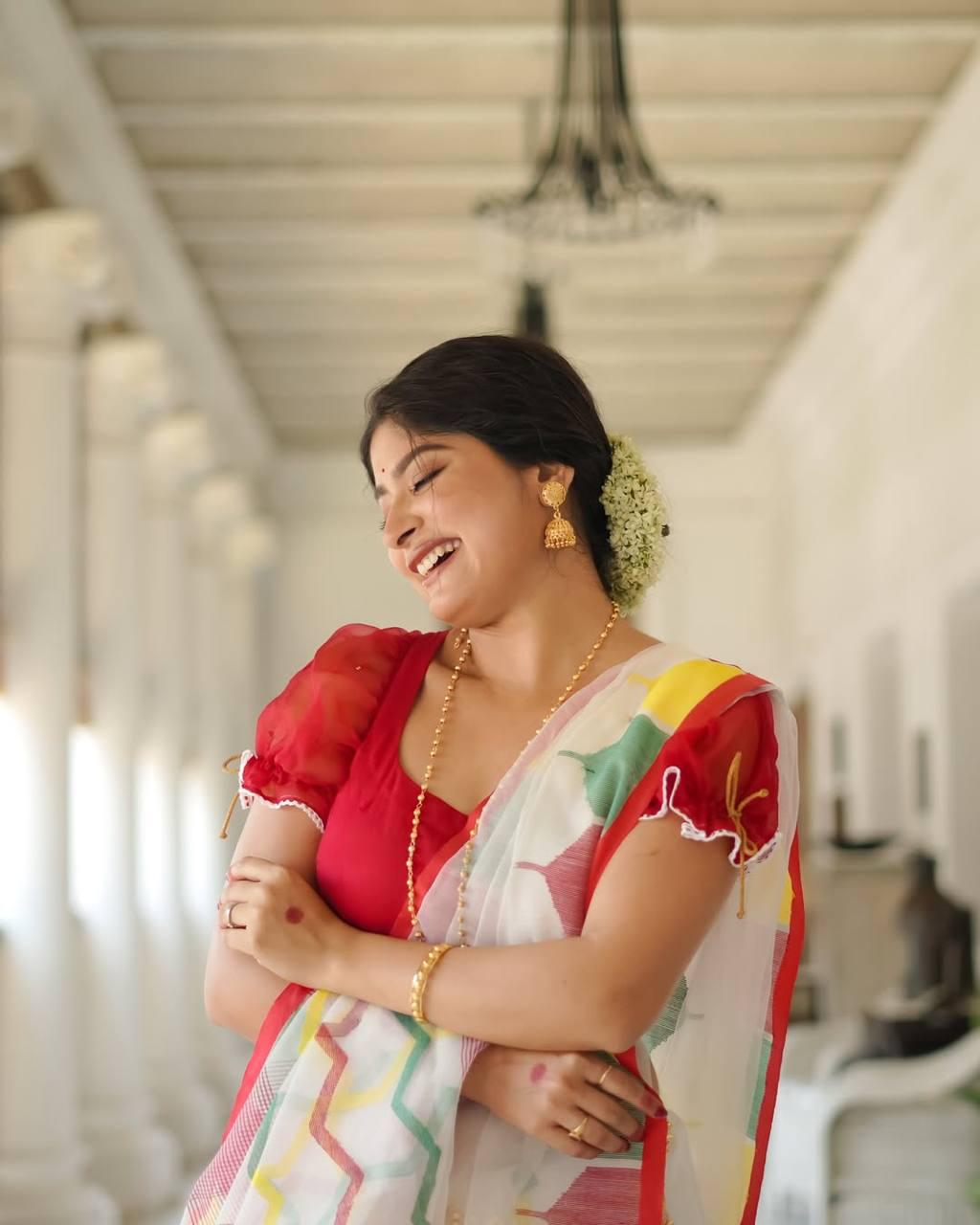 White Multicolor Printed Saree with Contemporary Geometric Design