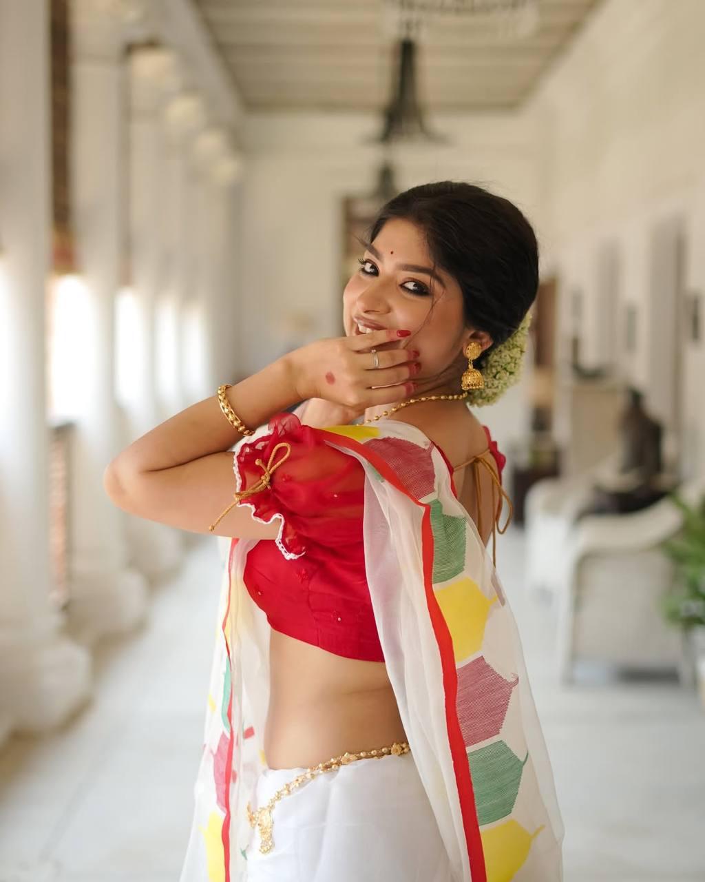 White Multicolor Printed Saree with Contemporary Geometric Design