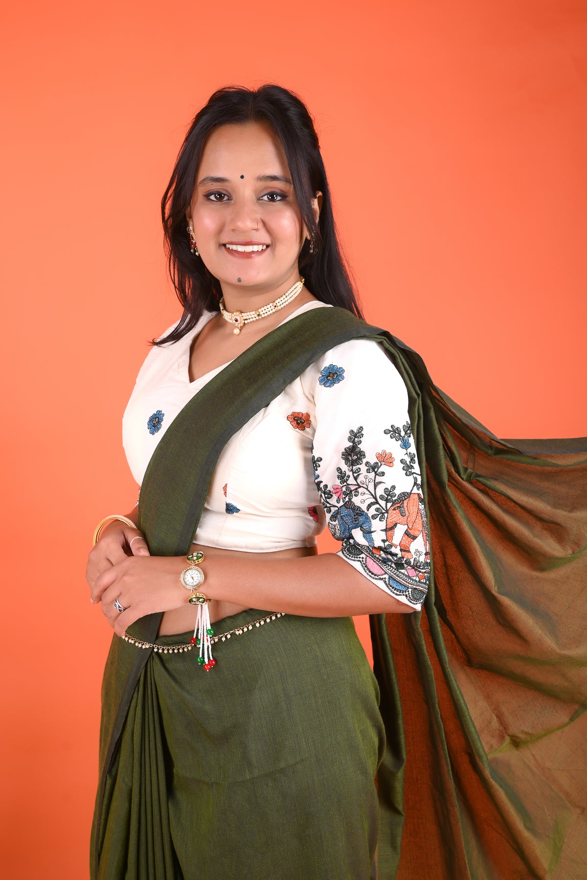 Olive Green Solid Saree with Tassel Pallu – Elegant Traditional Ethnic Wear