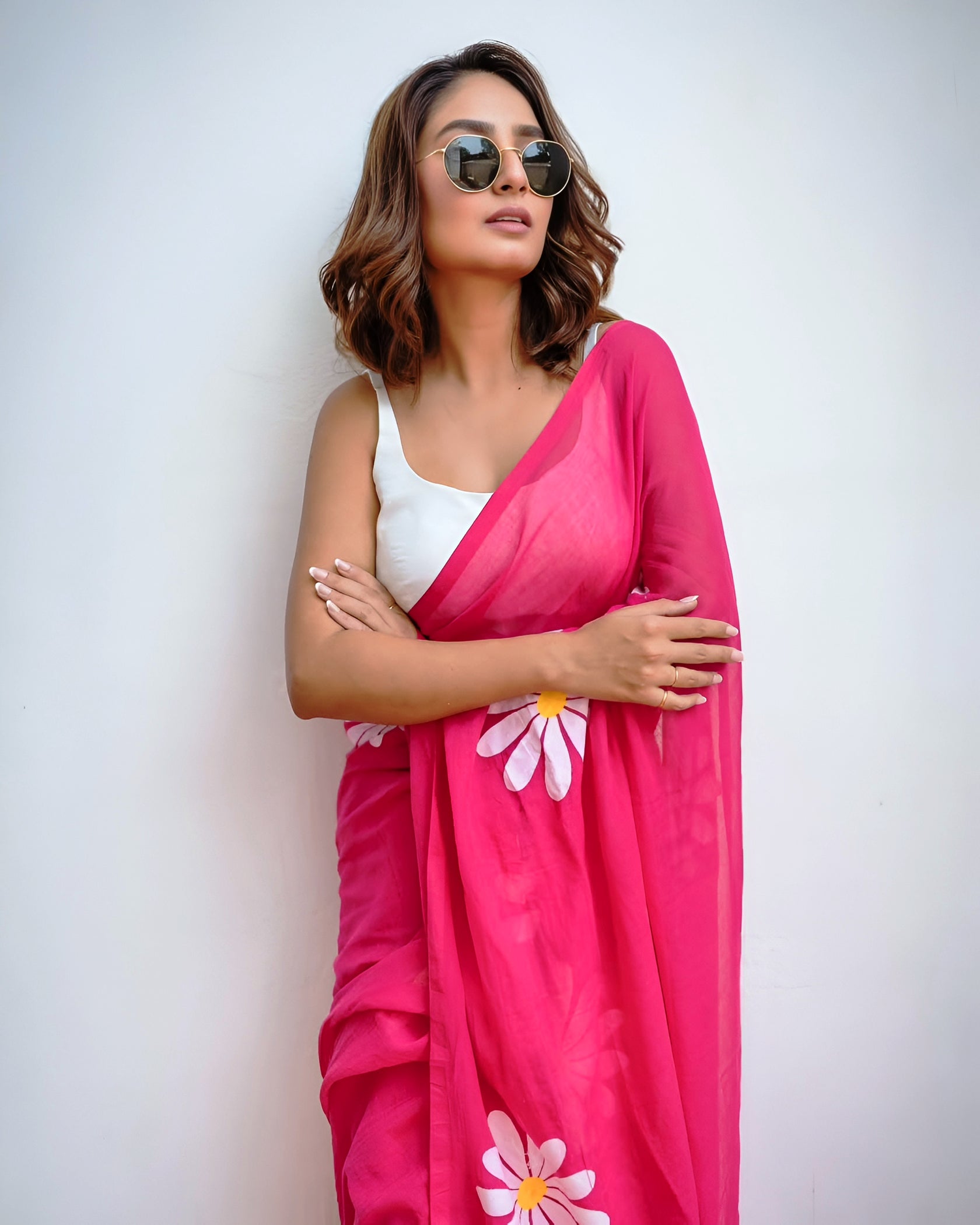 Trendy Bright Pink Floral Printed Saree with White Daisy Motifs – Influencer Style