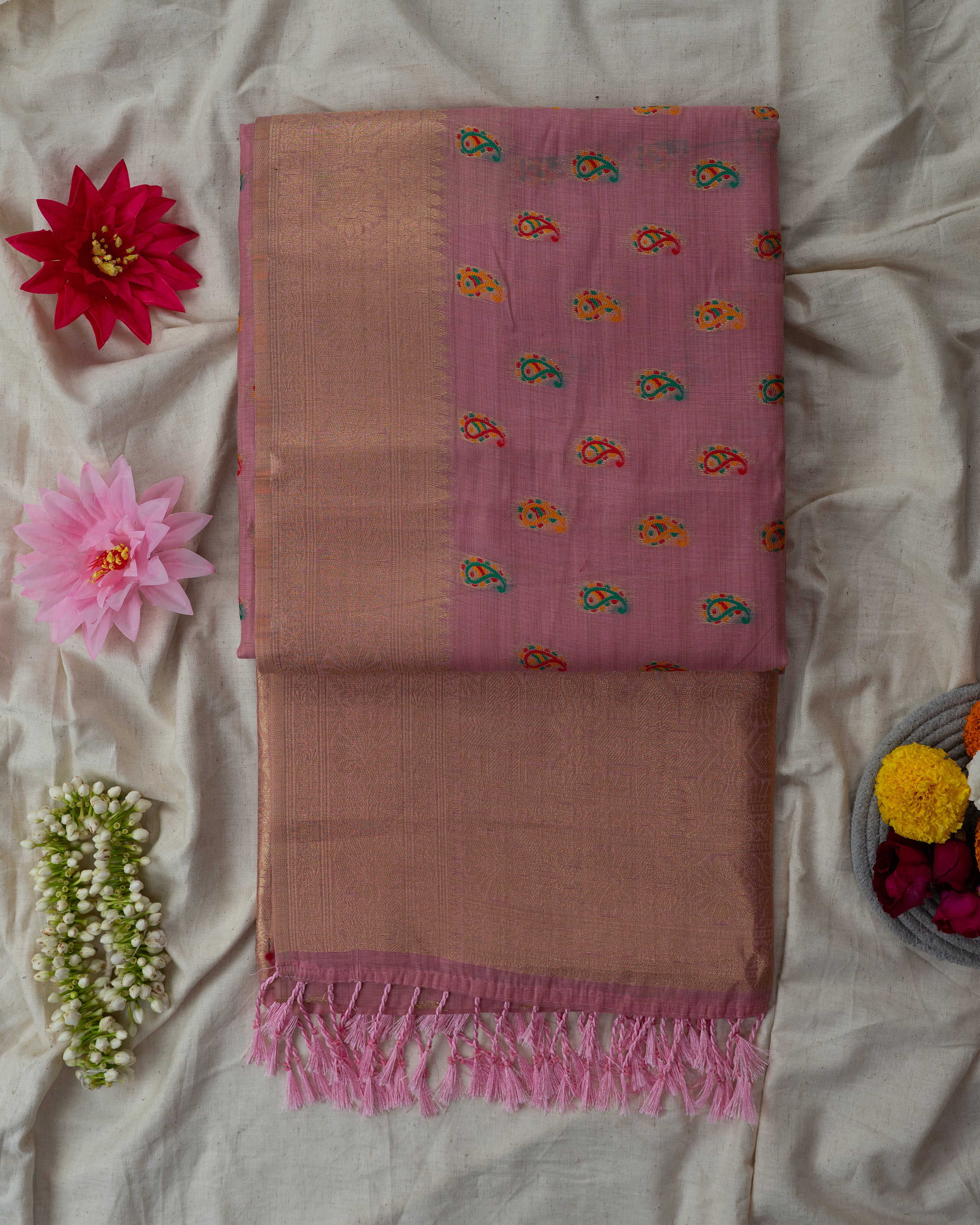 Handwoven Motif Saree with Soft Gold Border – Elegant Ethnic Wear