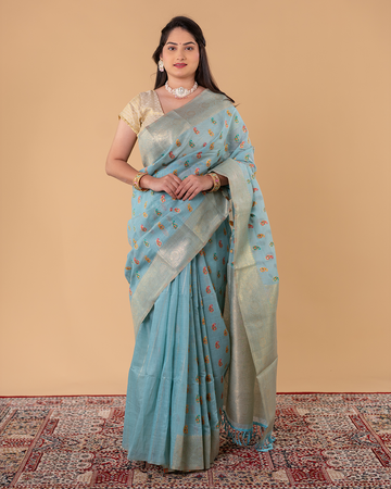 Handwoven Motif Saree with Soft Gold Border – Elegant Ethnic Wear