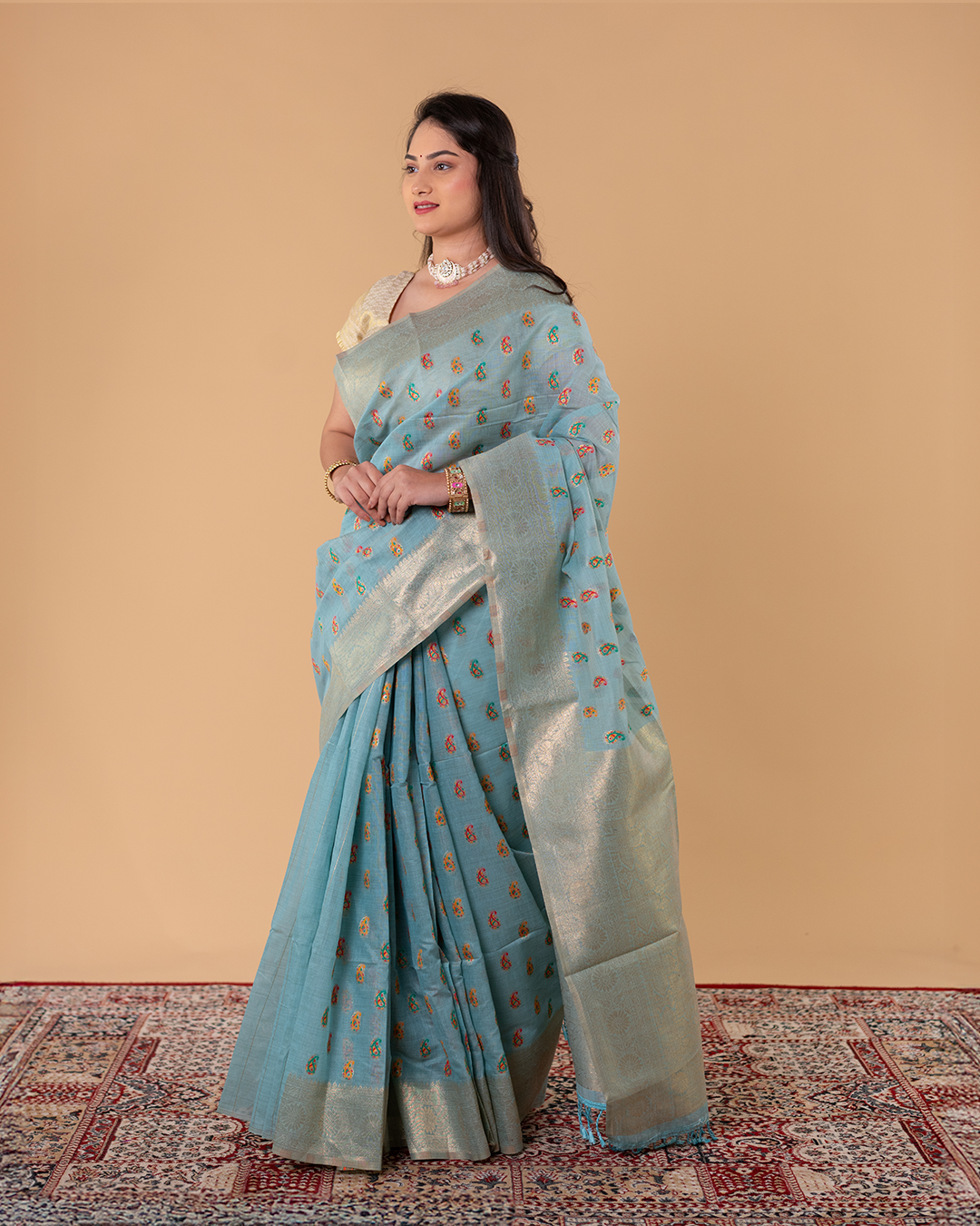 Handwoven Motif Saree with Soft Gold Border – Elegant Ethnic Wear
